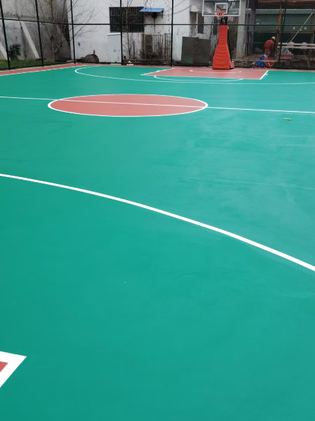 德化 球场长期使用易出现地面开裂